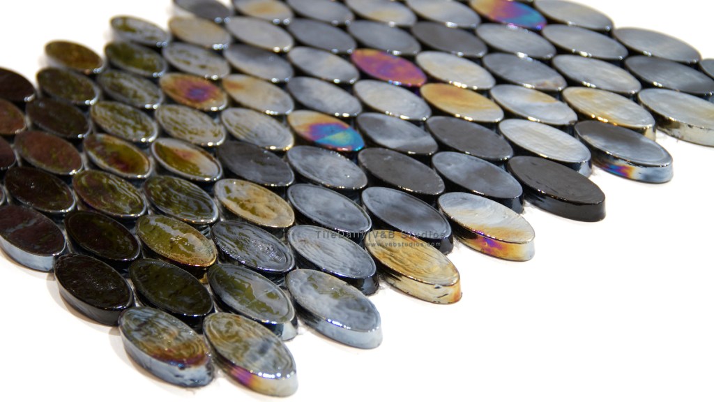 Iridescent Black Oval Glass&nbsp;Mosaic